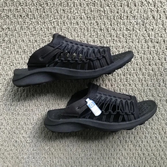 Men's / Unisex KEEN UNEEK SNK Slide On Slippers In Black/Black - Picture 7 of 16